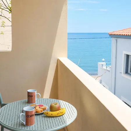 Beachfront Panorama In Kythira Apartamento